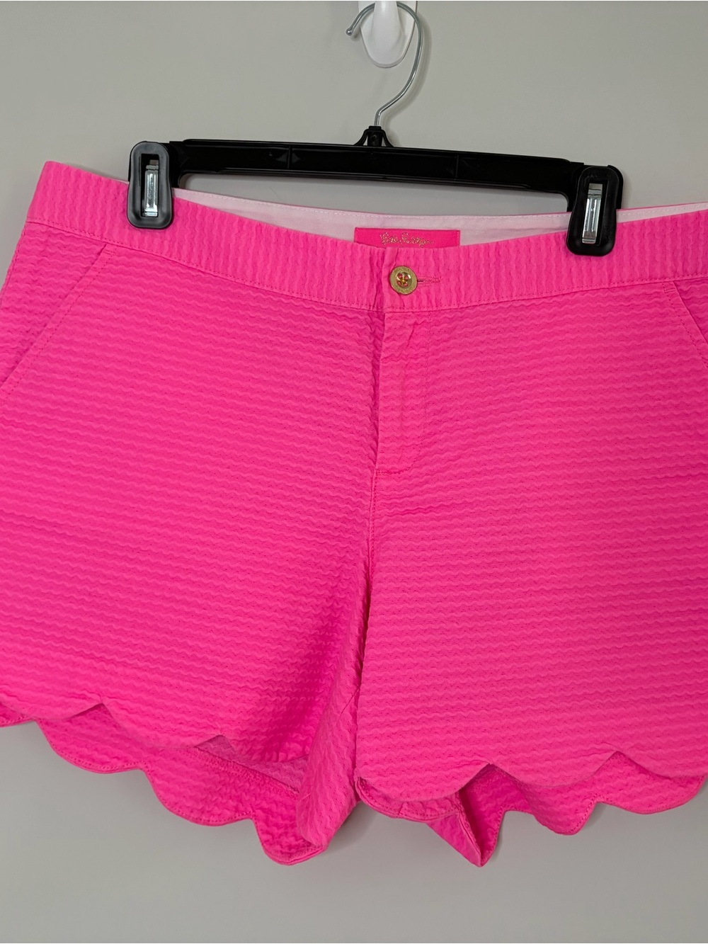 Lilly Pulitzer Neon Pink Scalloped Mid Rise Shorts Size 10 Beachy Coastal